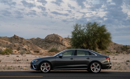 2020 Audi S4 (US-Spec) Side Wallpapers 450x275 (29)