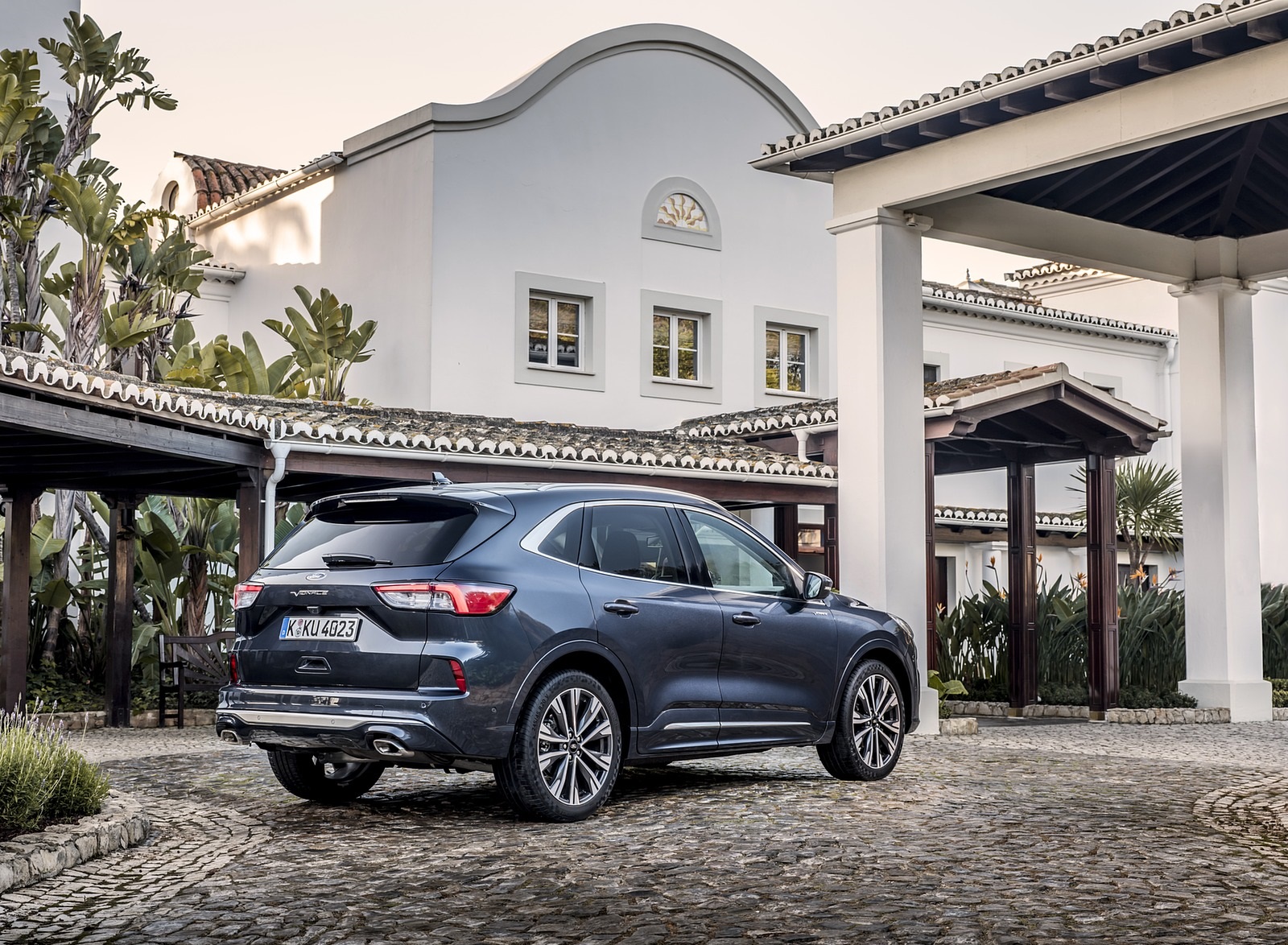 2020 Ford Kuga Hybrid Vignale Rear Three-Quarter Wallpapers (6)
