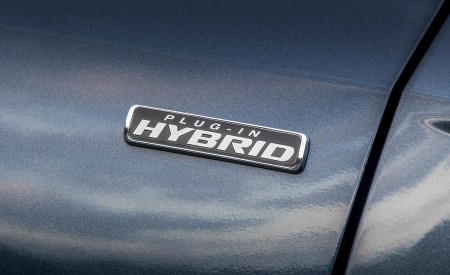 2020 Ford Kuga Plug-In Hybrid ST-Line Badge Wallpapers 450x275 (21)