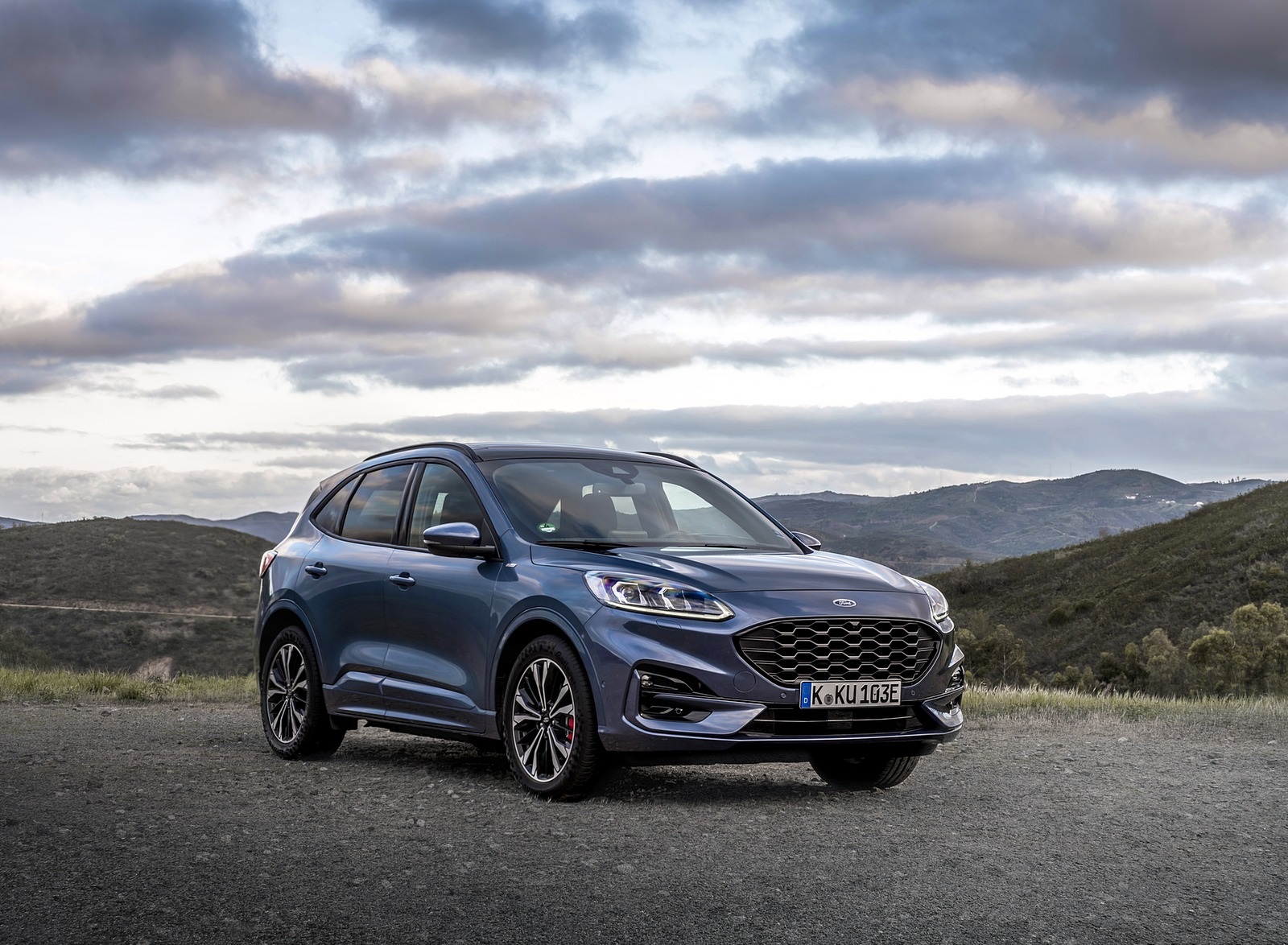 2020 Ford Kuga Plug-In Hybrid ST-Line Front Three-Quarter Wallpapers (8)