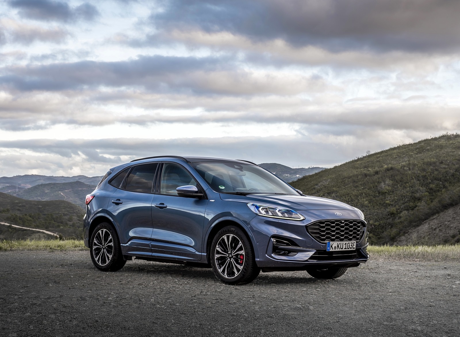 2020 Ford Kuga Plug-In Hybrid ST-Line Front Three-Quarter Wallpapers (9)