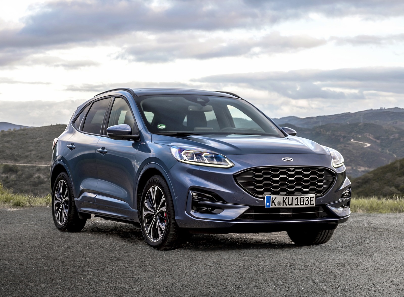 2020 Ford Kuga Plug-In Hybrid ST-Line Front Three-Quarter Wallpapers (10)