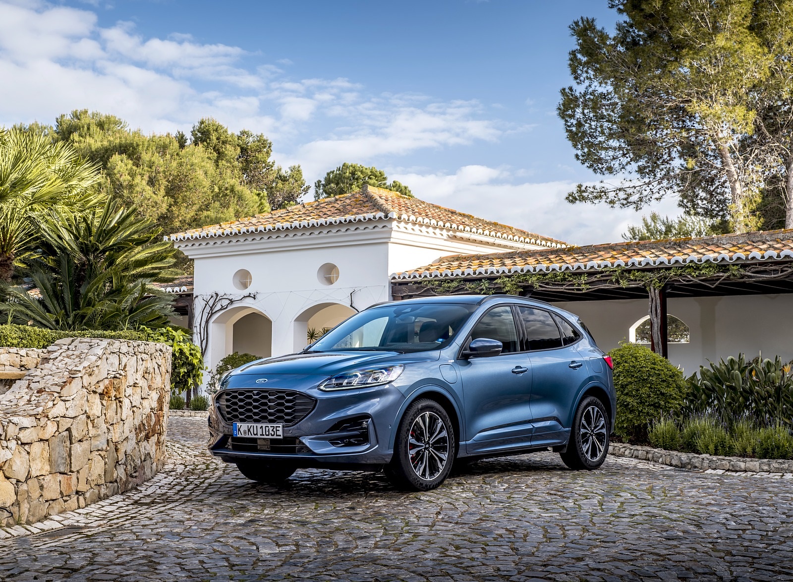2020 Ford Kuga Plug-In Hybrid ST-Line Front Three-Quarter Wallpapers (6)