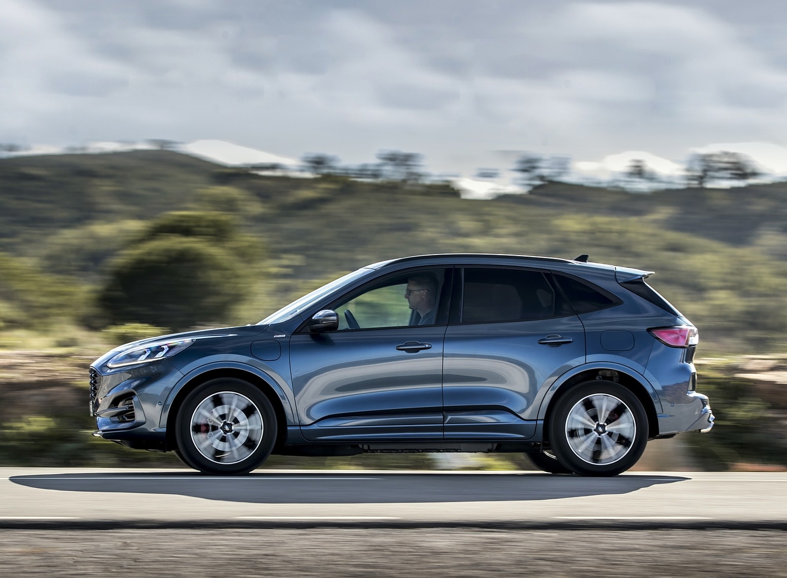 2020 Ford Kuga Plug-In Hybrid ST-Line Side Wallpapers (3)