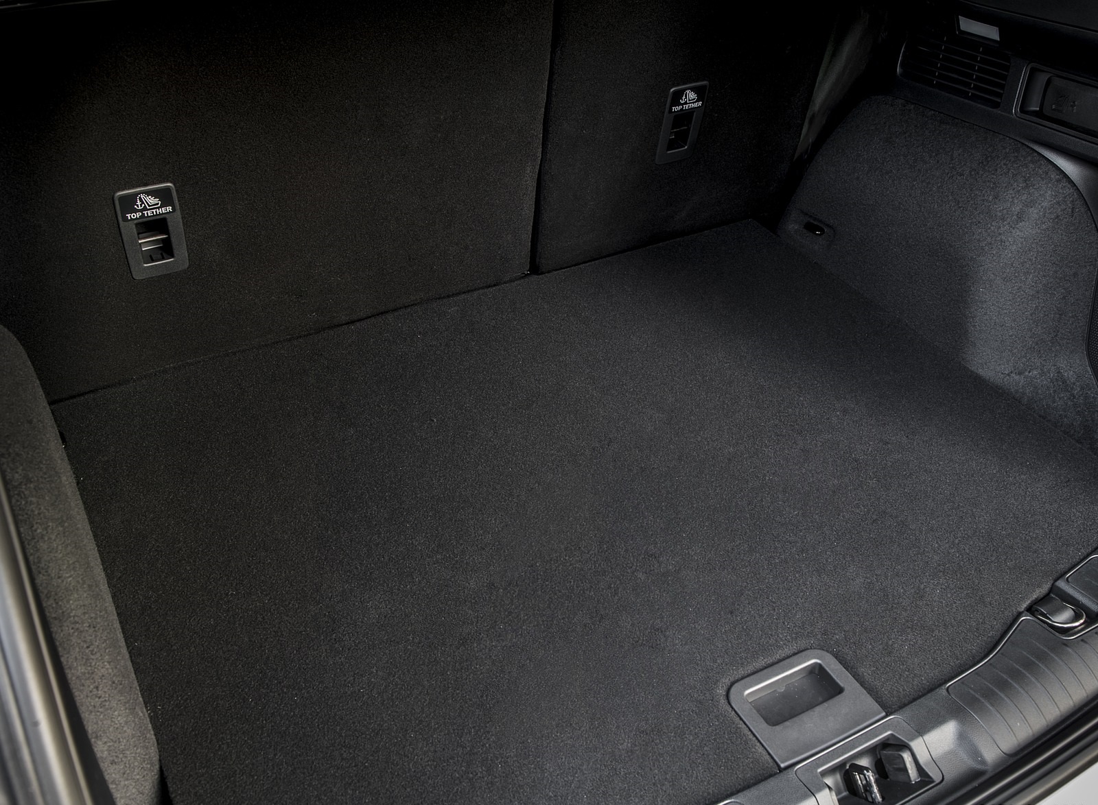 2020 Ford Kuga Plug-In Hybrid Vignale Trunk Wallpapers #31 of 32