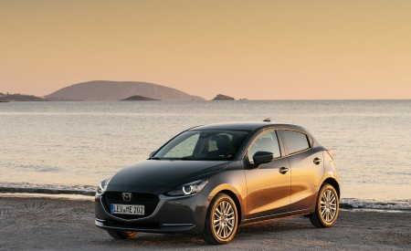 2020 Mazda2 (Color: Machine Grey) Front Three-Quarter Wallpapers 450x275 (146)