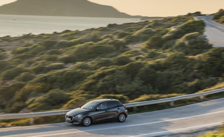 2020 Mazda2 (Color: Machine Grey) Front Three-Quarter Wallpapers 450x275 (125)