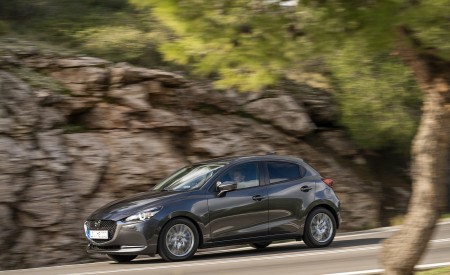 2020 Mazda2 (Color: Machine Grey) Front Three-Quarter Wallpapers 450x275 (126)