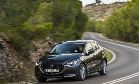 2020 Mazda2 (Color: Machine Grey) Front Three-Quarter Wallpapers 450x275 (112)