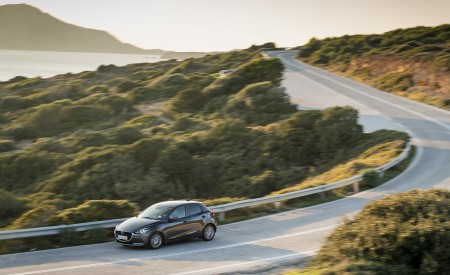 2020 Mazda2 (Color: Machine Grey) Front Three-Quarter Wallpapers 450x275 (128)
