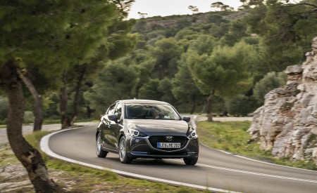 2020 Mazda2 (Color: Machine Grey) Front Three-Quarter Wallpapers 450x275 (115)