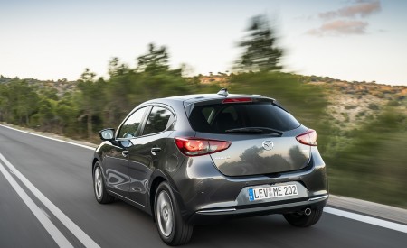 2020 Mazda2 (Color: Machine Grey) Rear Three-Quarter Wallpapers 450x275 (120)