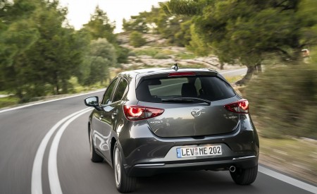 2020 Mazda2 (Color: Machine Grey) Rear Three-Quarter Wallpapers 450x275 (121)