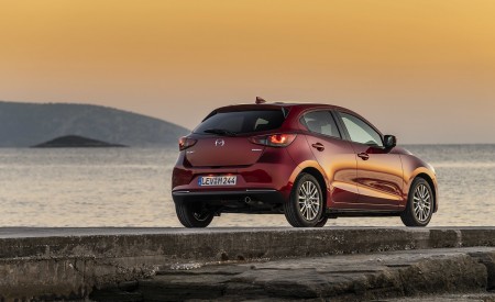 2020 Mazda2 (Color: Red Crystal) Rear Three-Quarter Wallpapers 450x275 (60)