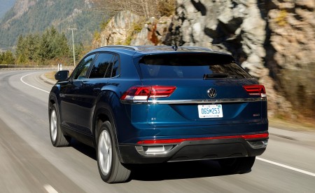 2020 Volkswagen Atlas Cross Sport SE with Technology (Color: Tourmaline Blue) Rear Three-Quarter Wallpapers 450x275 (6)