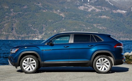 2020 Volkswagen Atlas Cross Sport SE with Technology (Color: Tourmaline Blue) Side Wallpapers 450x275 (13)