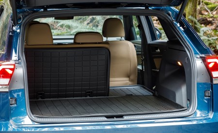 2020 Volkswagen Atlas Cross Sport SE with Technology (Color: Tourmaline Blue) Trunk Wallpapers 450x275 (22)