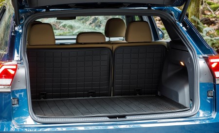 2020 Volkswagen Atlas Cross Sport SE with Technology (Color: Tourmaline Blue) Trunk Wallpapers 450x275 (23)