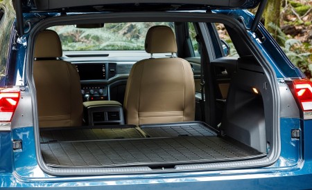 2020 Volkswagen Atlas Cross Sport SE with Technology (Color: Tourmaline Blue) Trunk Wallpapers 450x275 (24)