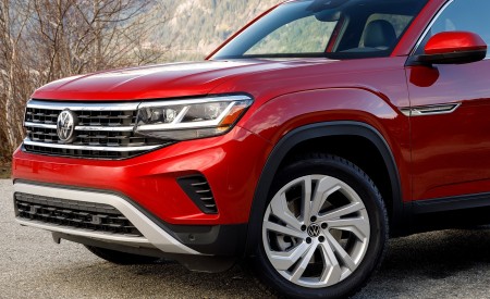 2020 Volkswagen Atlas Cross Sport SEL (Color: Aurora Red) Detail Wallpapers 450x275 (71)