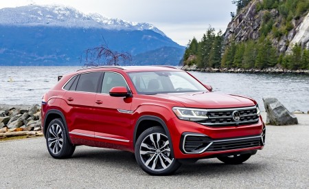 2020 Volkswagen Atlas Cross Sport SEL (Color: Aurora Red) Front Three-Quarter Wallpapers 450x275 (59)