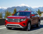 2020 Volkswagen Atlas Cross Sport SEL (Color: Aurora Red) Front Three-Quarter Wallpapers 150x120 (49)