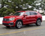 2020 Volkswagen Atlas Cross Sport SEL (Color: Aurora Red) Front Three-Quarter Wallpapers 150x120 (50)
