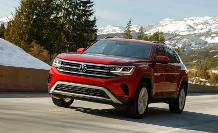 2020 Volkswagen Atlas Cross Sport SEL (Color: Aurora Red) Front Three-Quarter Wallpapers 450x275 (51)