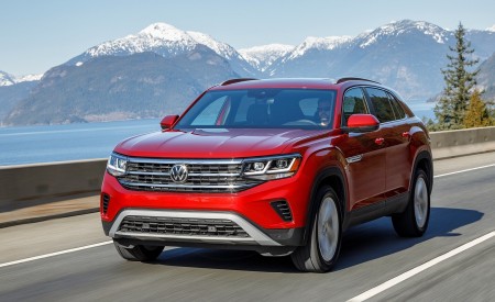 2020 Volkswagen Atlas Cross Sport SEL (Color: Aurora Red) Front Three-Quarter Wallpapers 450x275 (53)