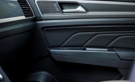 2020 Volkswagen Atlas Cross Sport SEL (Color: Aurora Red) Interior Detail Wallpapers 450x275 (79)