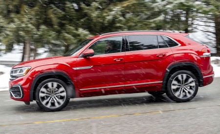 2020 Volkswagen Atlas Cross Sport SEL (Color: Aurora Red) Side Wallpapers 450x275 (58)