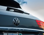 2020 Volkswagen Atlas Cross Sport SEL Premium R Line (Color: Pure Gray) Badge Wallpapers 150x120 (34)