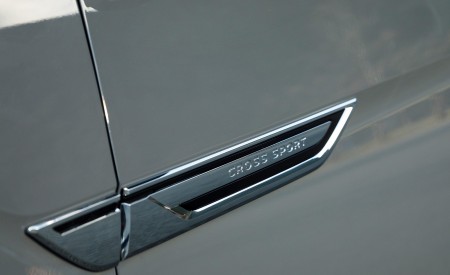 2020 Volkswagen Atlas Cross Sport SEL Premium R Line (Color: Pure Gray) Detail Wallpapers 450x275 (32)