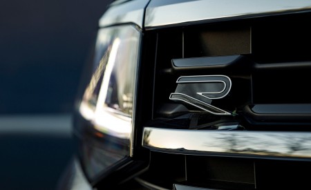 2020 Volkswagen Atlas Cross Sport SEL Premium R Line (Color: Pure Gray) Detail Wallpapers 450x275 (31)