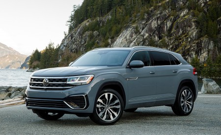 2020 Volkswagen Atlas Cross Sport SEL Premium R Line (Color: Pure Gray) Front Three-Quarter Wallpapers 450x275 (16)