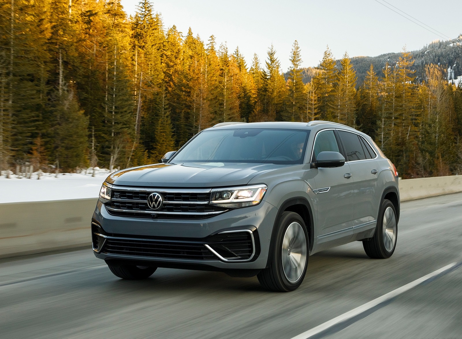 2020 Volkswagen Atlas Cross Sport SEL Premium R Line (Color: Pure Gray) Front Three-Quarter Wallpapers (9)