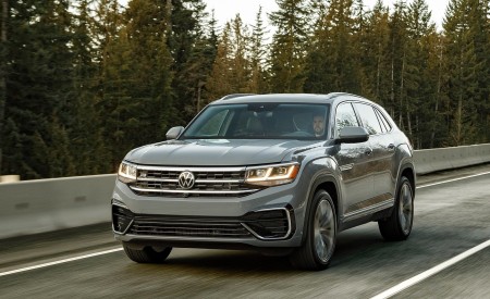 2020 Volkswagen Atlas Cross Sport SEL Premium R Line (Color: Pure Gray) Front Three-Quarter Wallpapers 450x275 (3)