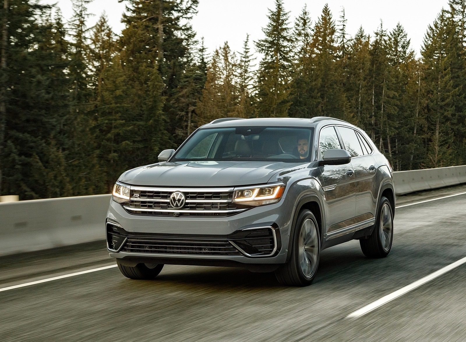 2020 Volkswagen Atlas Cross Sport SEL Premium R Line (Color: Pure Gray) Front Three-Quarter Wallpapers (3)
