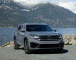 2020 Volkswagen Atlas Cross Sport SEL Premium R Line (Color: Pure Gray) Front Three-Quarter Wallpapers 150x120 (18)