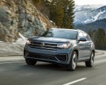 2020 Volkswagen Atlas Cross Sport SEL Premium R Line (Color: Pure Gray) Front Three-Quarter Wallpapers 150x120 (4)