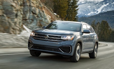 2020 Volkswagen Atlas Cross Sport SEL Premium R Line (Color: Pure Gray) Front Three-Quarter Wallpapers 450x275 (4)
