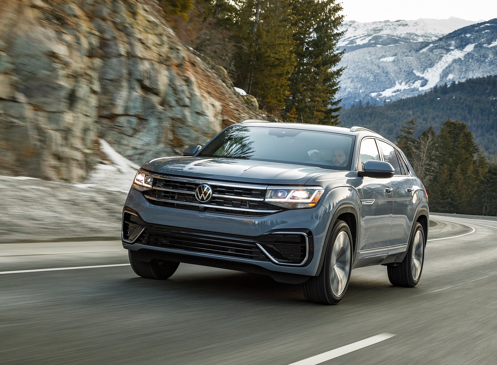 2020 Volkswagen Atlas Cross Sport SEL Premium R Line (Color: Pure Gray) Front Three-Quarter Wallpapers (4)