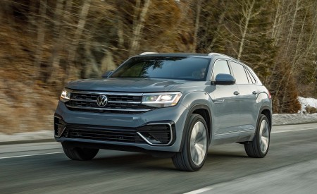 2020 Volkswagen Atlas Cross Sport SEL Premium R Line (Color: Pure Gray) Front Three-Quarter Wallpapers 450x275 (5)