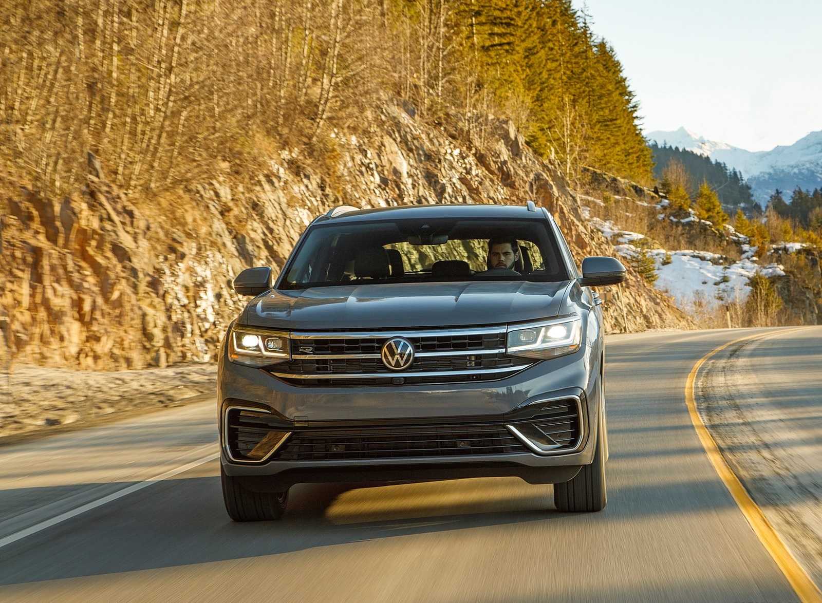 2020 Volkswagen Atlas Cross Sport SEL Premium R Line (Color: Pure Gray) Front Wallpapers (10)