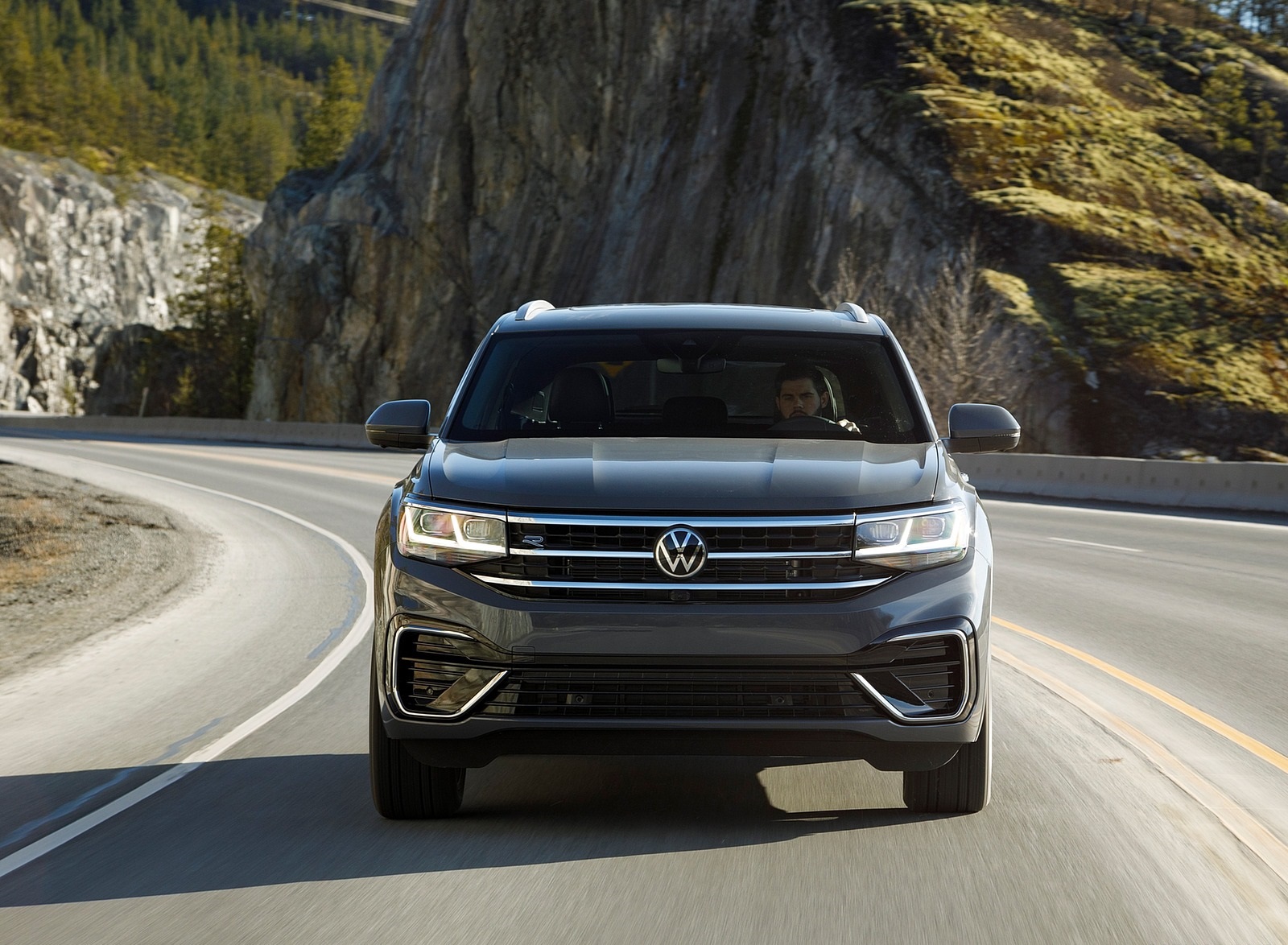 2020 Volkswagen Atlas Cross Sport SEL Premium R Line (Color: Pure Gray) Front Wallpapers (6)