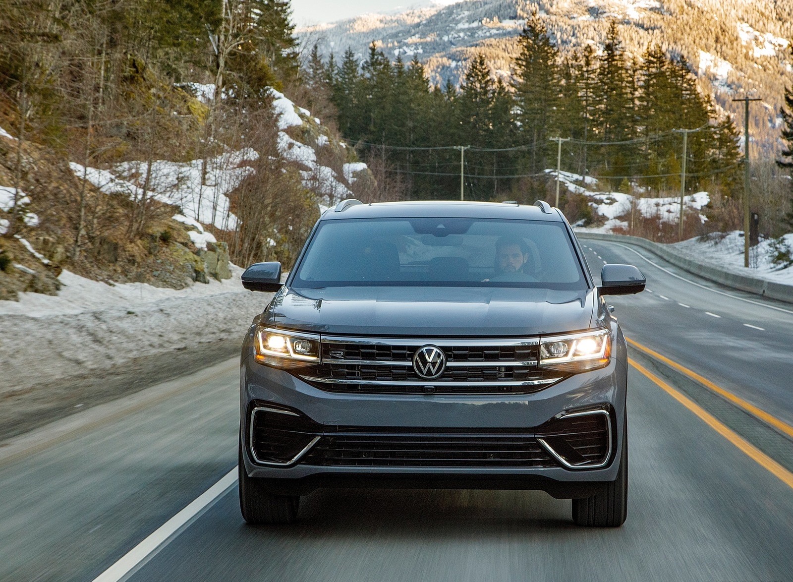 2020 Volkswagen Atlas Cross Sport SEL Premium R Line (Color: Pure Gray) Front Wallpapers (2)