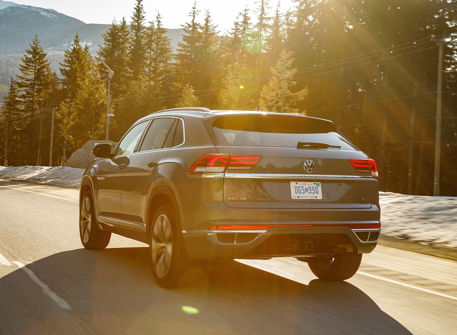 2020 Volkswagen Atlas Cross Sport SEL Premium R Line (Color: Pure Gray) Rear Three-Quarter Wallpapers (12)