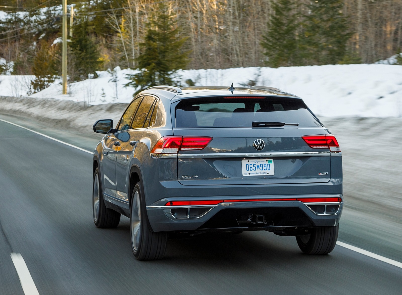 2020 Volkswagen Atlas Cross Sport SEL Premium R Line (Color: Pure Gray) Rear Three-Quarter Wallpapers (7)
