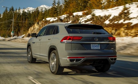 2020 Volkswagen Atlas Cross Sport SEL Premium R Line (Color: Pure Gray) Rear Three-Quarter Wallpapers 450x275 (14)