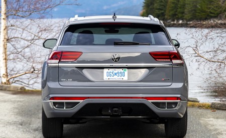 2020 Volkswagen Atlas Cross Sport SEL Premium R Line (Color: Pure Gray) Rear Wallpapers 450x275 (24)